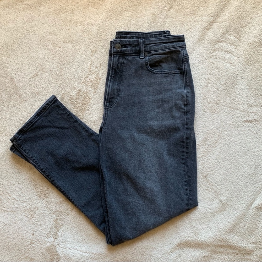 American Eagle: Black Mom Jeans
